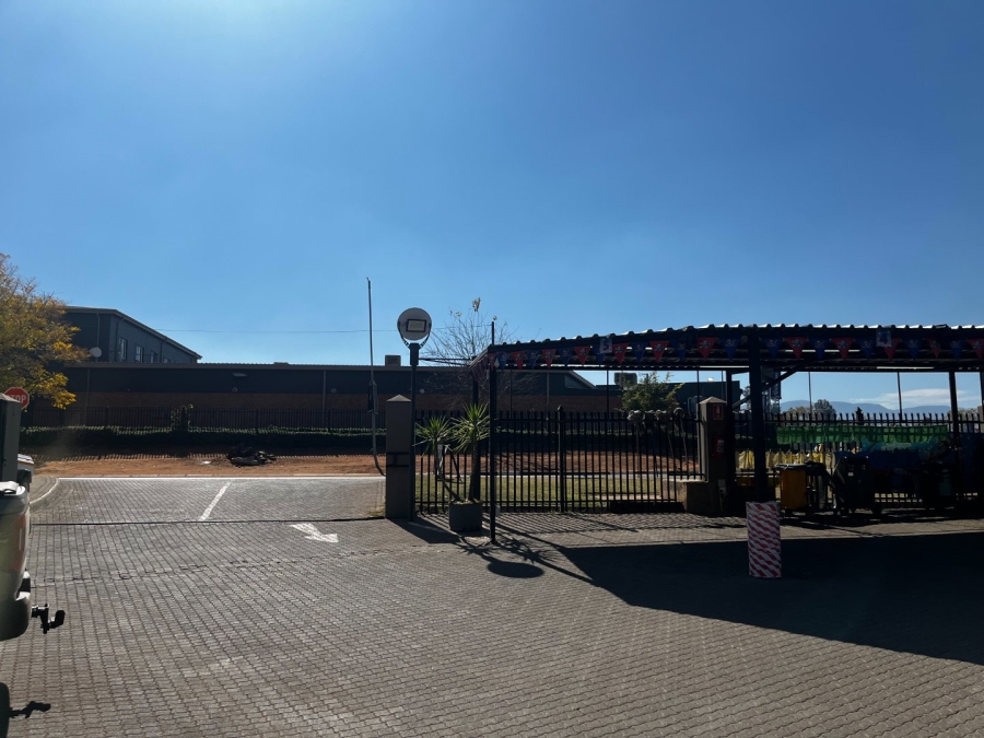 To Let Commercial Property for Rent in Melodie North West